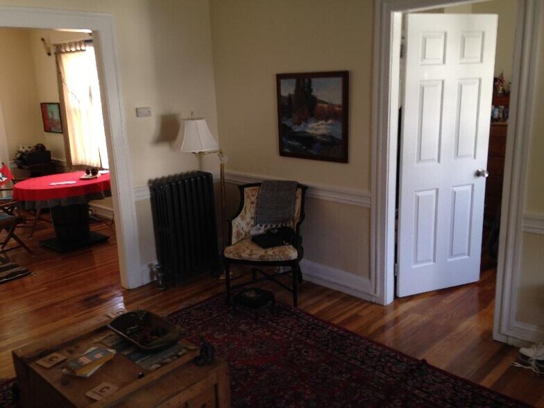 Primary Photo - 62 Brock St