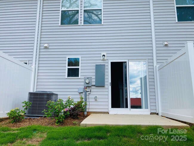 Building Photo - 107 Villa Ln