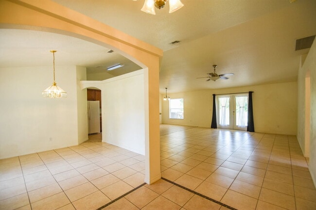 Building Photo - 10438 Vista Pines Loop