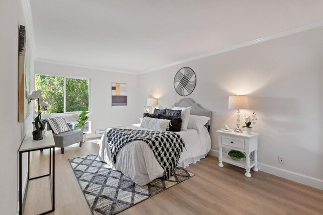 Building Photo - 1025 Shell Blvd