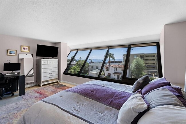 Building Photo - 230 W Laurel St