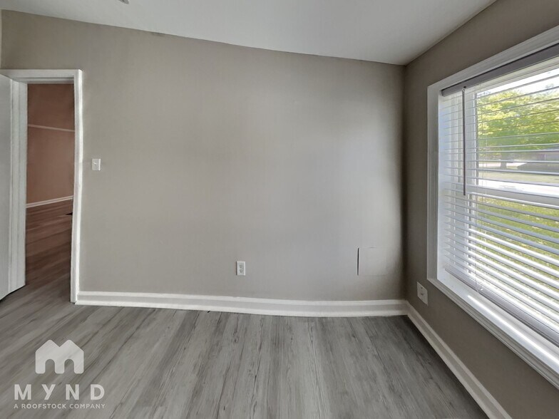 Building Photo - 3904 Ireland Dr