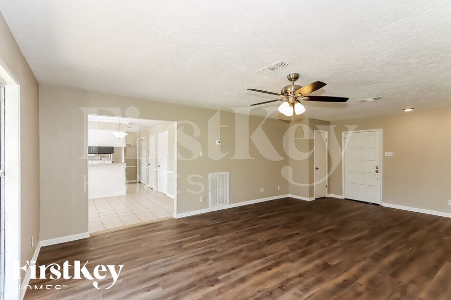 Building Photo - 25448 White Oak Ln