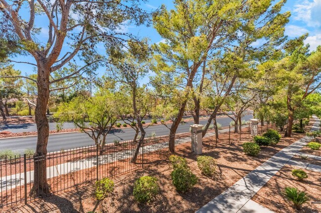 Building Photo - Gorgeous 3 Bedroom Seven Hills Condo For L...