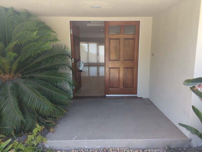 Building Photo - Gorgeous 3 bed 2.5 bath home with stunning Ocean Views and lots of natural light, in the highly s...