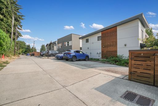 Building Photo - Modern Beacon Hill Townhouse Available for Rent!