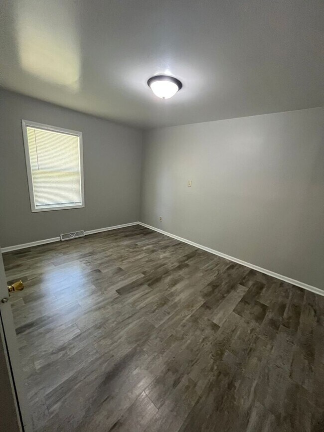 Building Photo - WOW! This is a Home! 3-bedroom, 1-bath hom...