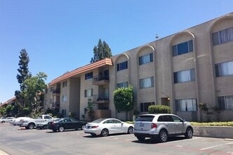 Building Photo - Upgraded 2 Bedroom 2 Bath Condo, Available Now!