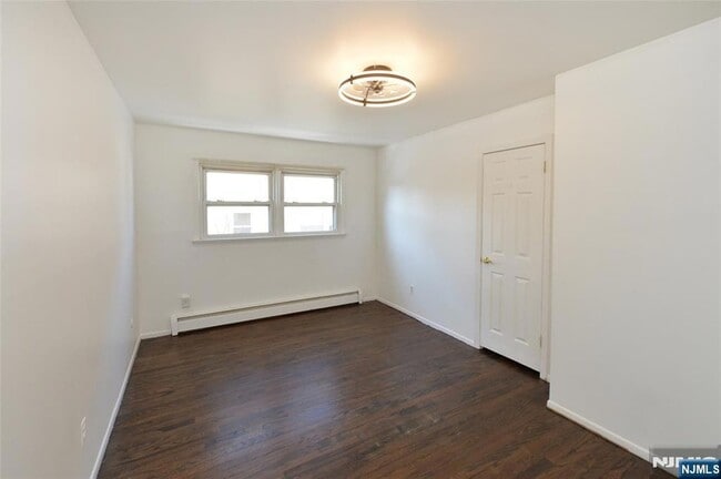 Building Photo - 52 Elizabeth St