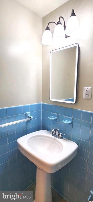 Building Photo - 45565 Camelot Ct