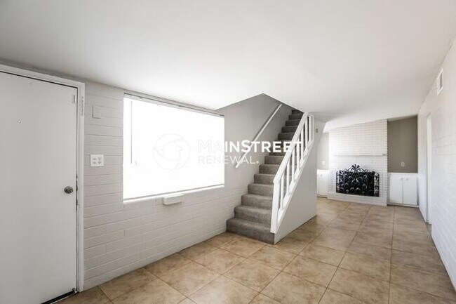 Building Photo - 3 Bedroom Pet-Friendly Home in Phoenix, AZ with Main Street Renewal