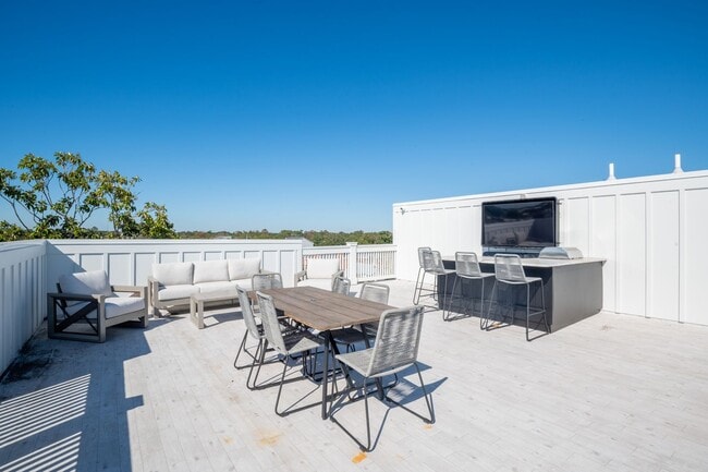 Primary Photo - WALK TO THE BEACH OFF-SEASON RENTAL