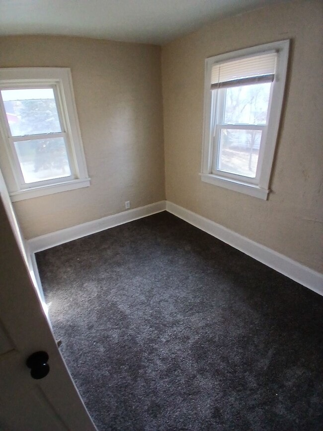 Building Photo - 328 Royal Ave