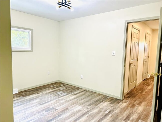 Building Photo - 466 Efts Ln
