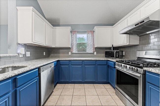 Building Photo - 11919 Piney Bend Dr