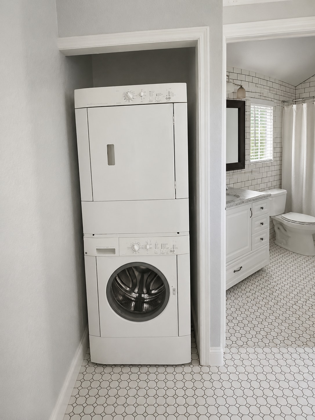 Full size washer and dryer. - 820 Occidental Way