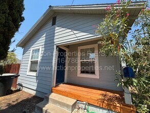 Building Photo - Updated Cottage - Downtown Roseville - 1 B...