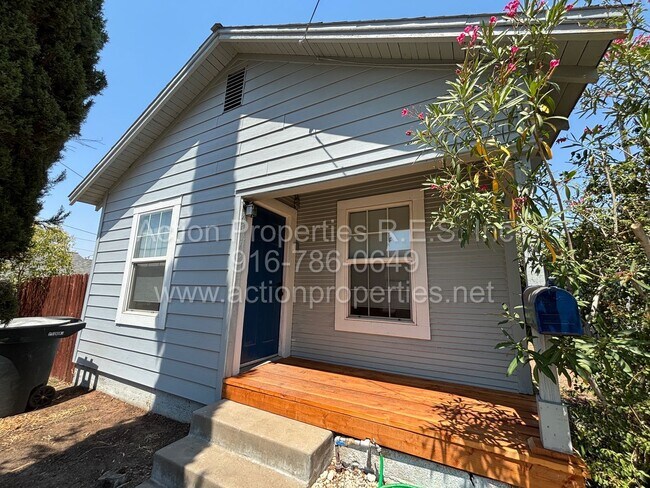 Primary Photo - Updated Cottage - Downtown Roseville - 1 B...