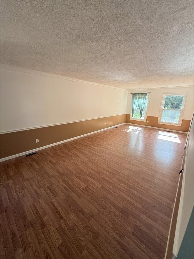 Building Photo - 116 Woodview Ct