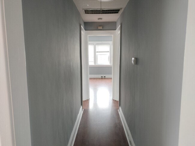 Building Photo - 240 Rowland Ave