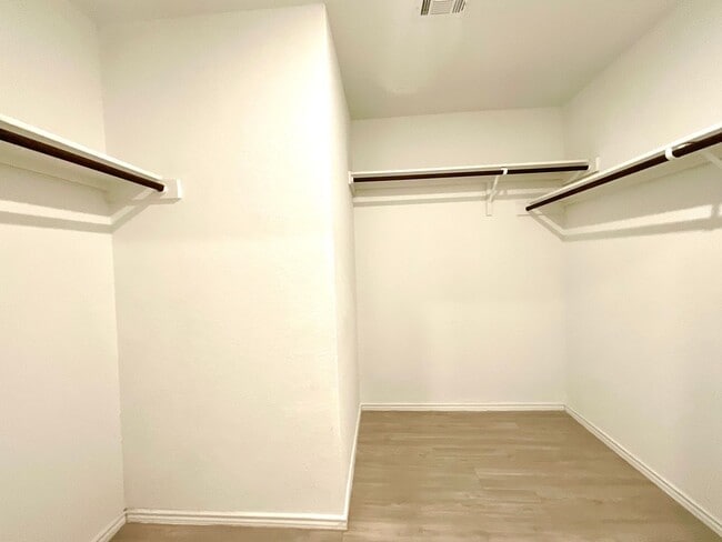 Building Photo - **APPLICATION RECEIVED** **MOVE IN SPECIAL** Beautiful 4BR/2BA Home with Fenced Yard & Garage!