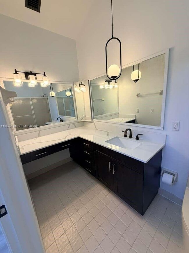 Building Photo - 1350 Periwinkle Pl