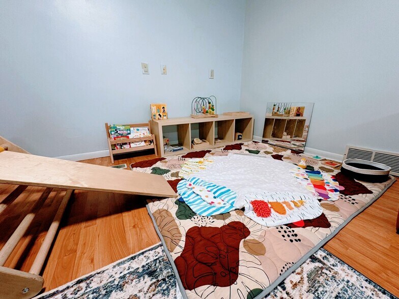 Building Photo - 550 Valewood Ln