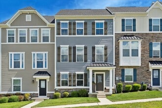 Building Photo - Beautiful 3B/2.5B Townhome in Downingtown ...