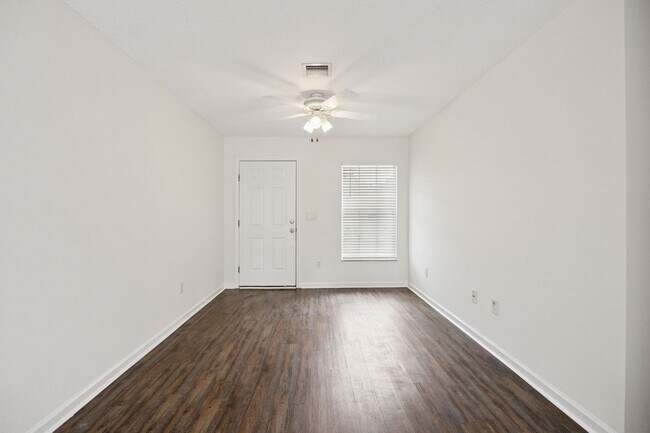 Building Photo - New rental