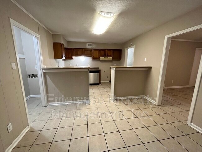 Building Photo - 424 Deerskin Dr