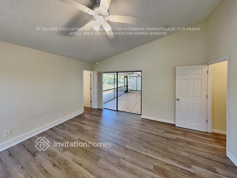 Building Photo - 10941 NW 7th St