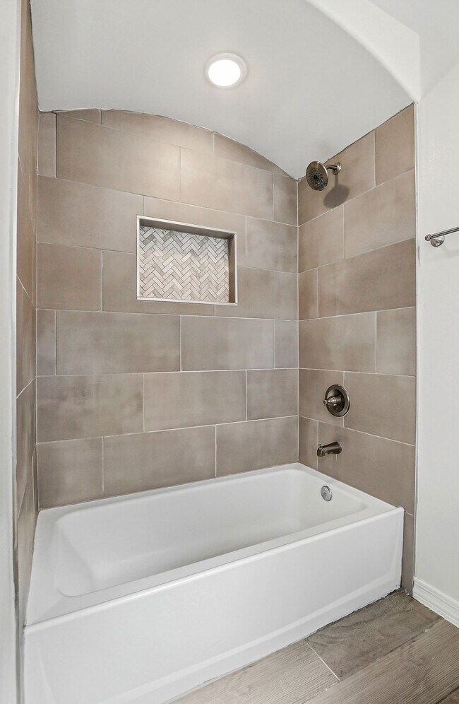 Building Photo - 649 La Entrada Cir