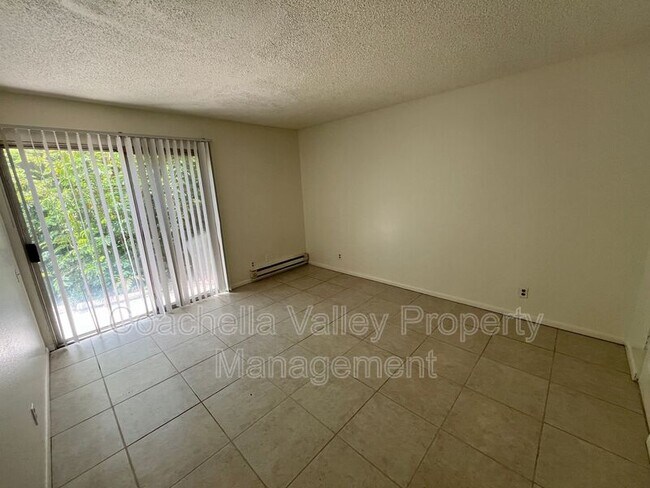 Building Photo - 556 E Chuckwalla Rd
