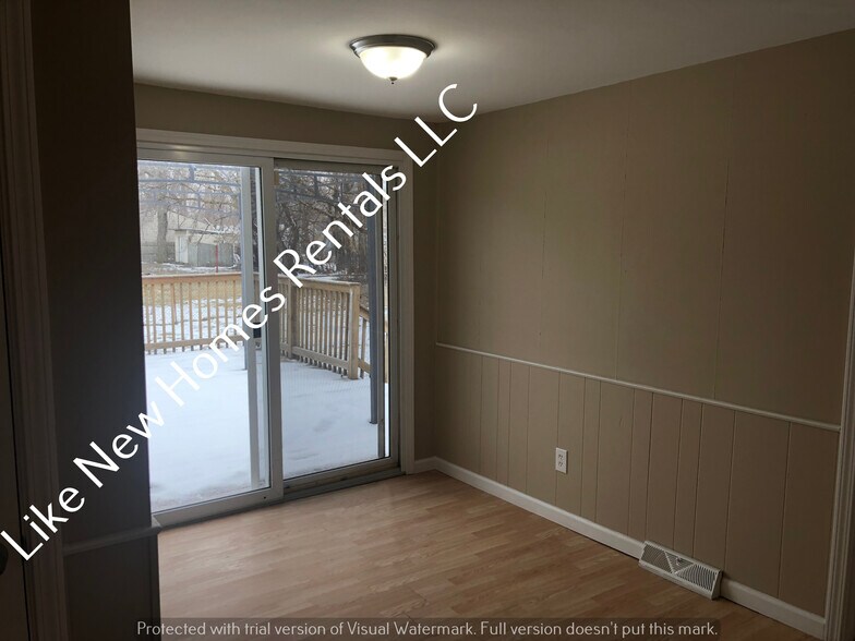 Building Photo - 3273 Berent St