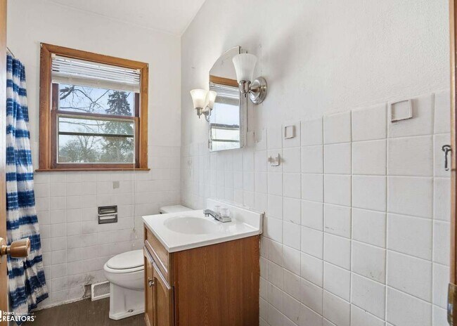 Building Photo - 206 S Wilson St