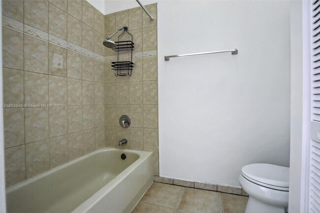 Building Photo - 581 Lakeside Cir