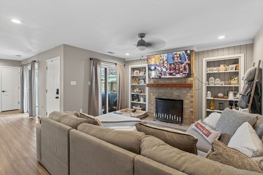 Building Photo - 1737 Ocean Bay Dr