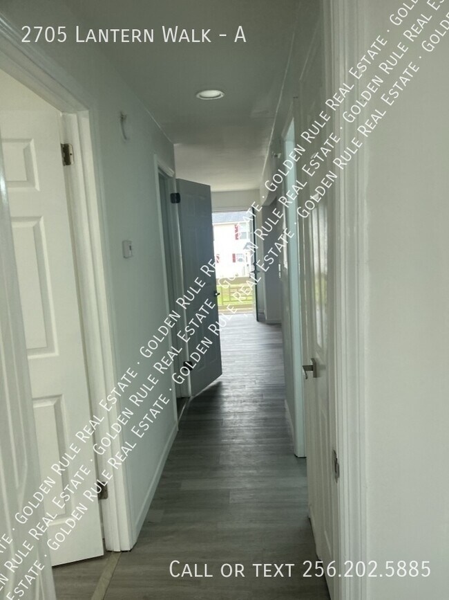 Building Photo - 2705 Lantern Walk SE