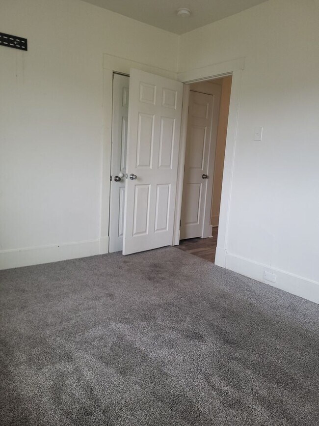 Building Photo - 315-315 Birmingham Ave