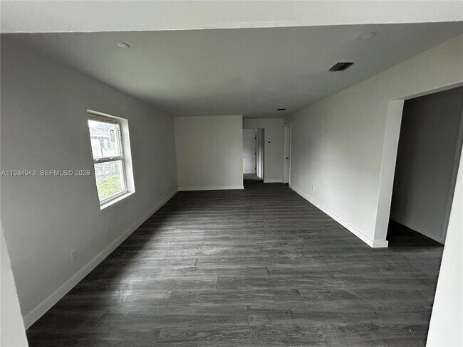 Building Photo - 4429 SW 21st St