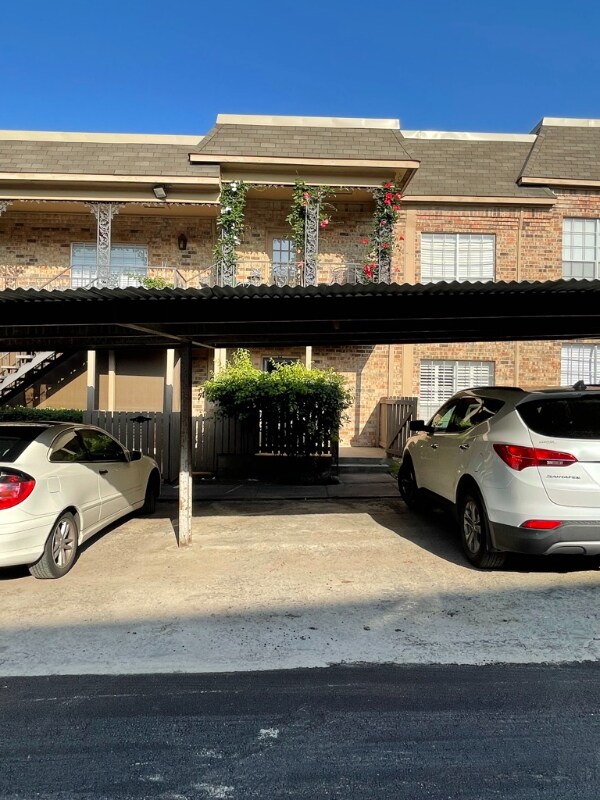 Building Photo - 4349 Bellaire Dr S