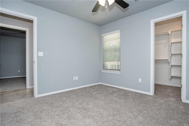 Building Photo - 1322 N Corsica Dr