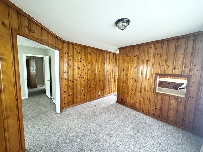 Building Photo - 221 Shirley Dr