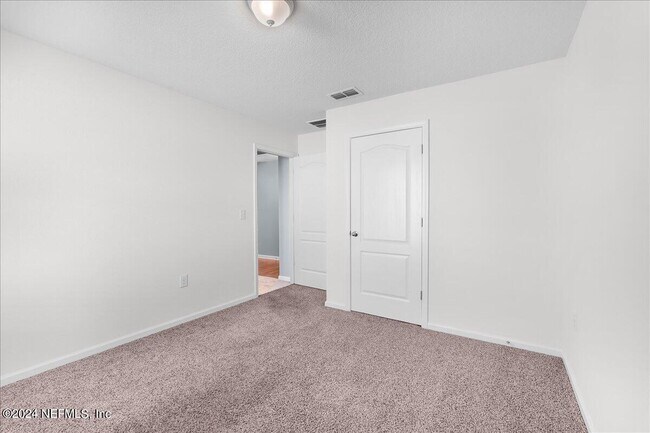 Building Photo - 2165 Pebble Point Dr