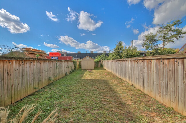 Building Photo - 1319B Pillow St