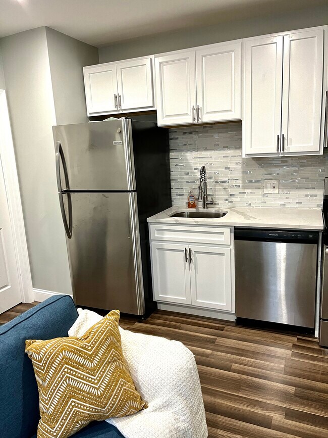 Building Photo - 4206 Eads St NE