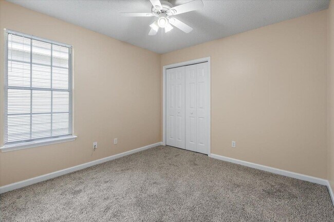 Building Photo - 135 Ivernia Loop