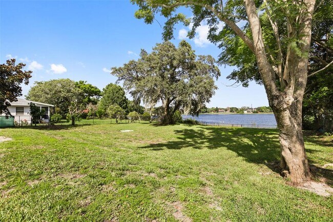 Building Photo - 5554 Palm Lake Cir