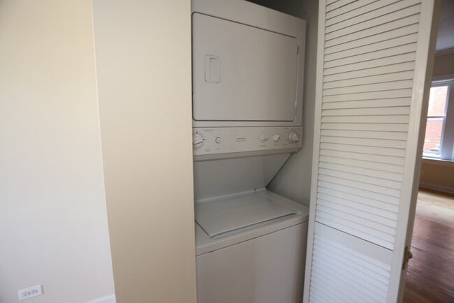 Building Photo - 3213 N Clifton Ave