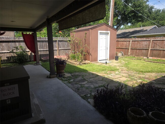 Building Photo - 9802 Sagepike Dr